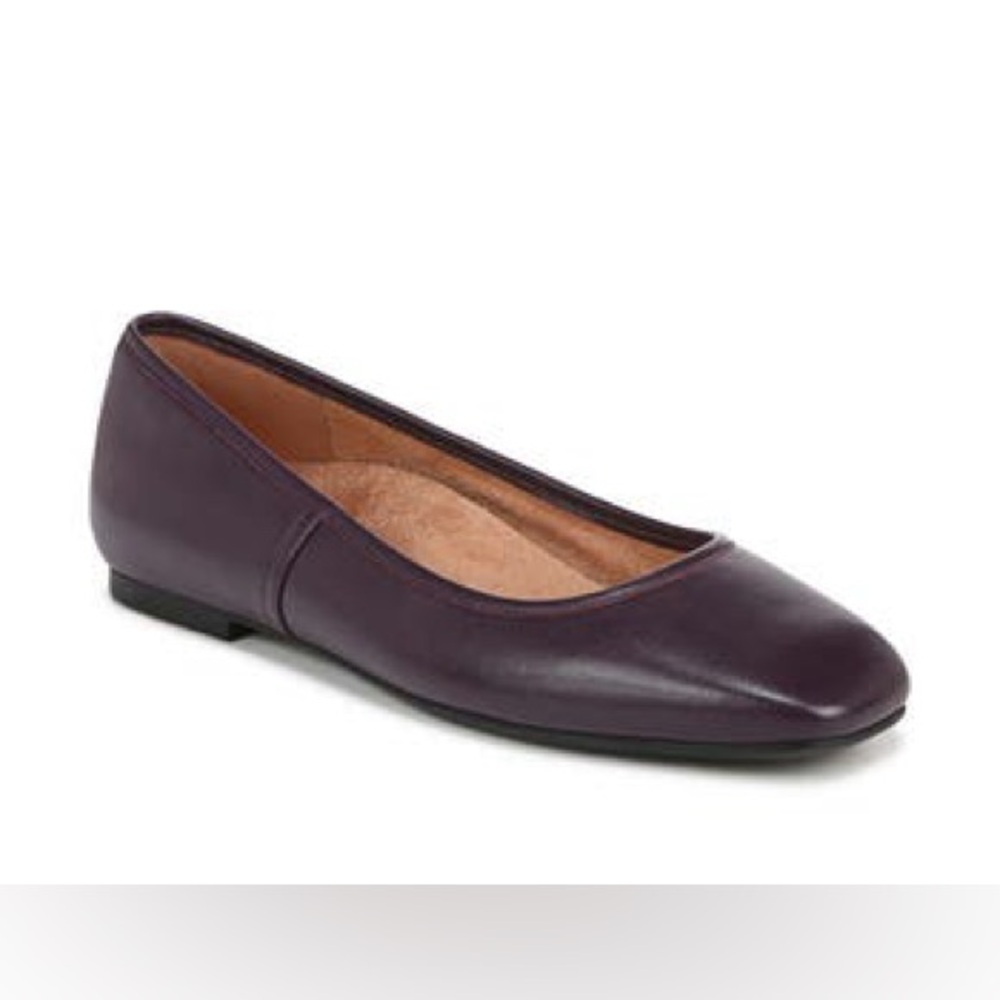 Bionic Orinda square Toe Flat in Winter Plum size 8